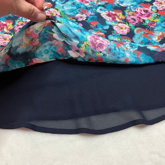 Romeo & Juliet Sleeveless V-Neck Flowy Floral Blouse Size S Bloomcore Summer - Picture 8 of 13